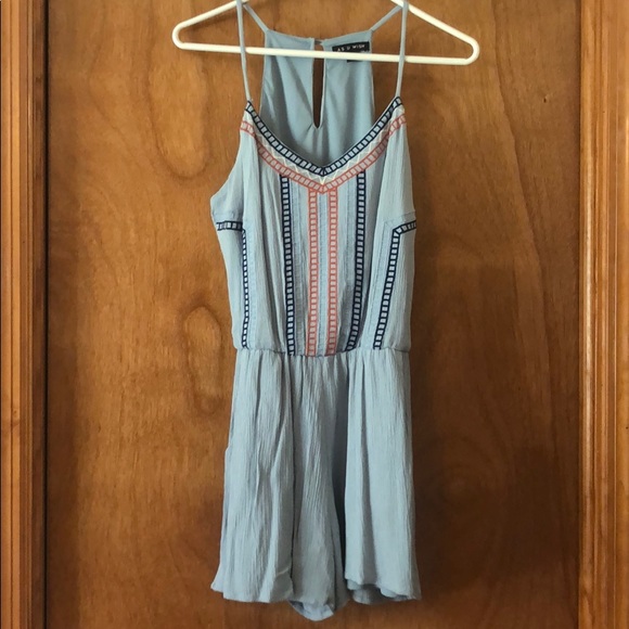 Flowy Romper - Picture 1 of 3